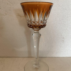 Set van zes geslepen kristallen glazen van het Huis Baccarat – 20e eeuw