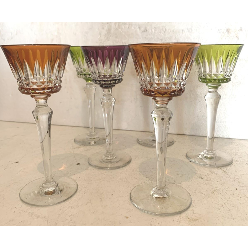 Set van zes geslepen kristallen glazen van het Huis Baccarat – 20e eeuw