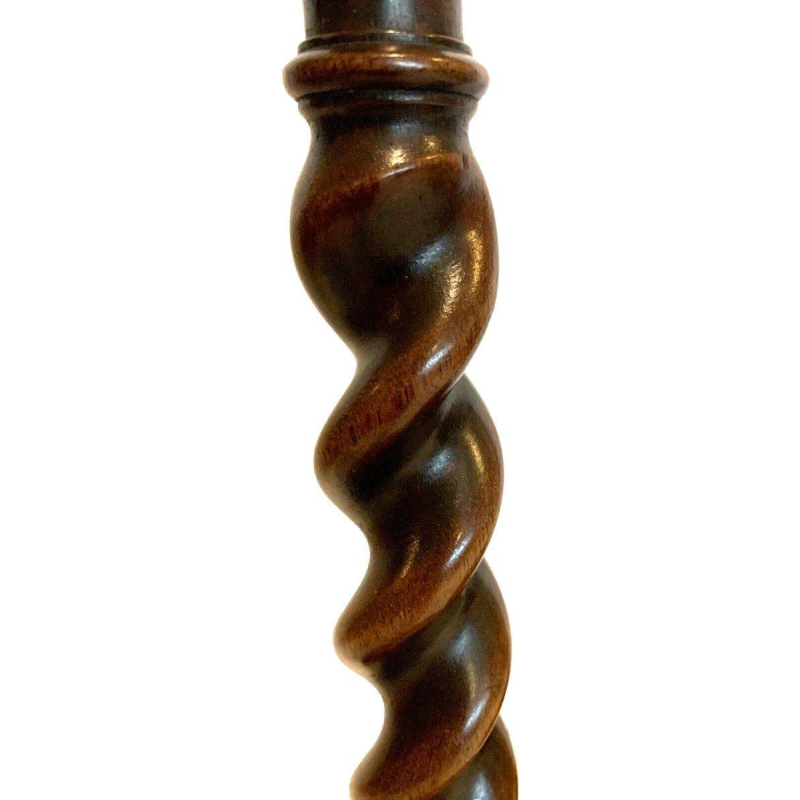 Paire de bougeoirs à fût central colonne torse, noyer massif – XIXᵉ siècle