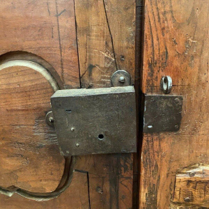 Paire de portes à encadrement en merisier massif – XVIIIᵉ siècle