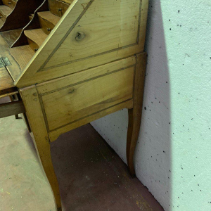 Louis XV style slant-front desk in solid cherry wood – 19th century