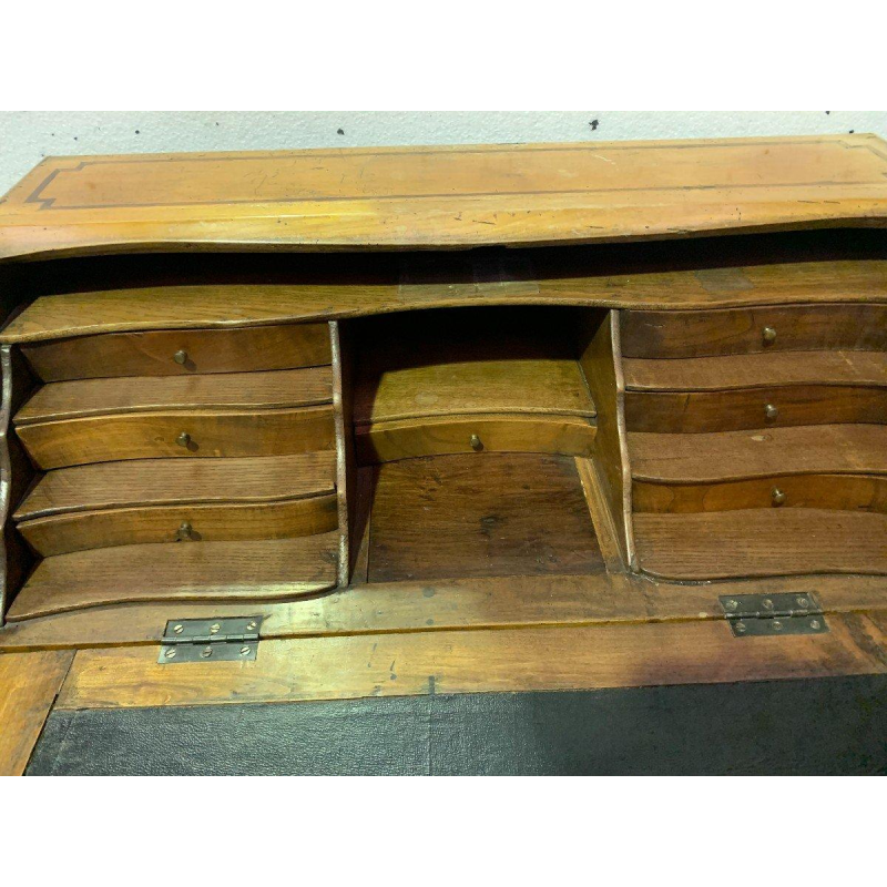 Bureau de pente de style Louis XV en merisier massif – XIXᵉ siècle