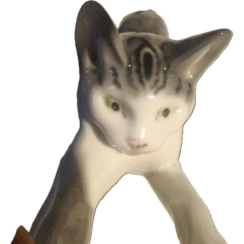 Fritz Pfeffer for Gotha Cat playing ball porcelain sculpture, ca 1920/30