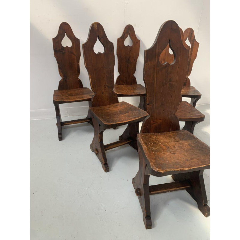 Série de six chaises en bois naturel de style Brutaliste – XXᵉ siècle