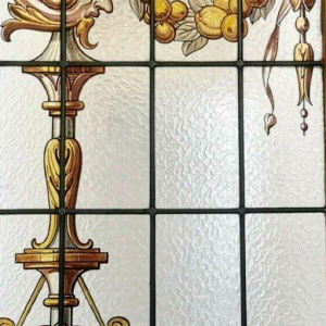 Maison LABILLE, suite de trois portes de séparation en vitrail à décor floral – début XXᵉ siècle