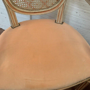 Een paar fauteuils in Lodewijk XVI-stijl van gepatineerd beukenhout – 20e eeuw