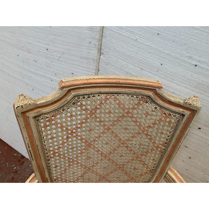 Paire de fauteuils de style Louis XVI en hêtre patiné – XXᵉ siècle