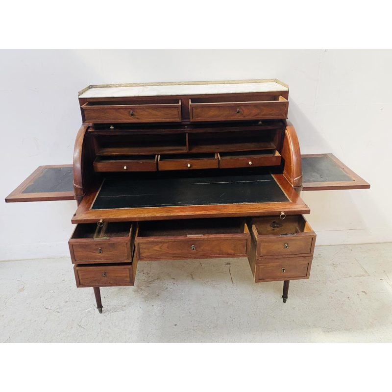 Cilindervormig bureau in Lodewijk XVI-stijl van mahoniehout en mahoniefineer, eind 18e eeuw.