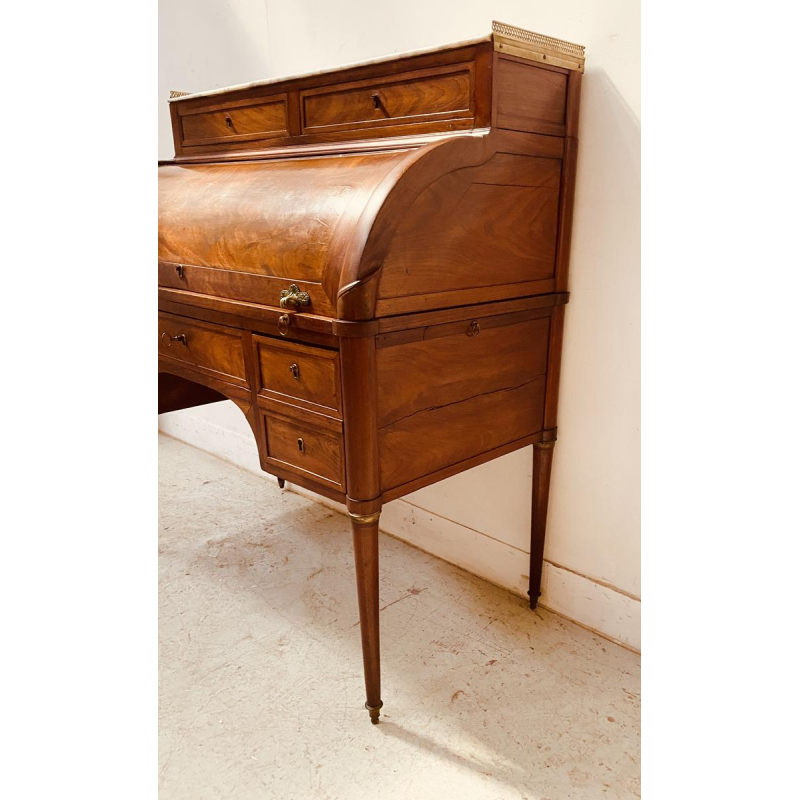 Cilindervormig bureau in Lodewijk XVI-stijl van mahoniehout en mahoniefineer, eind 18e eeuw.