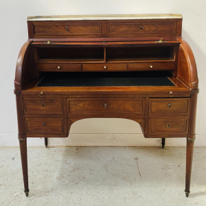 Cilindervormig bureau in Lodewijk XVI-stijl van mahoniehout en mahoniefineer, eind 18e eeuw.