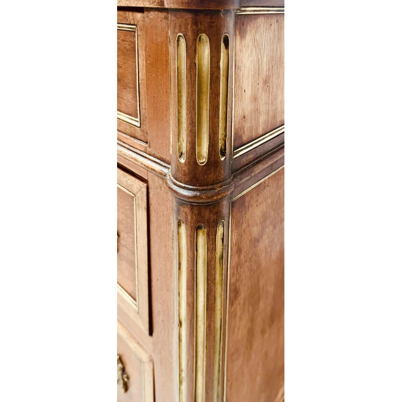 Commode Louis XVI en acajou, montant arrondis, trois tiroirs en façade, milieu XIXe siècle