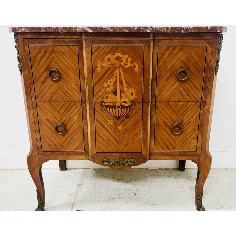 Commode à ressaut central de style transition Louis XV / Louis XVI – début du XXᵉ siècle