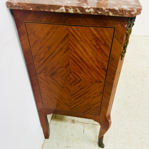 Commode à ressaut central de style transition Louis XV / Louis XVI – début du XXᵉ siècle