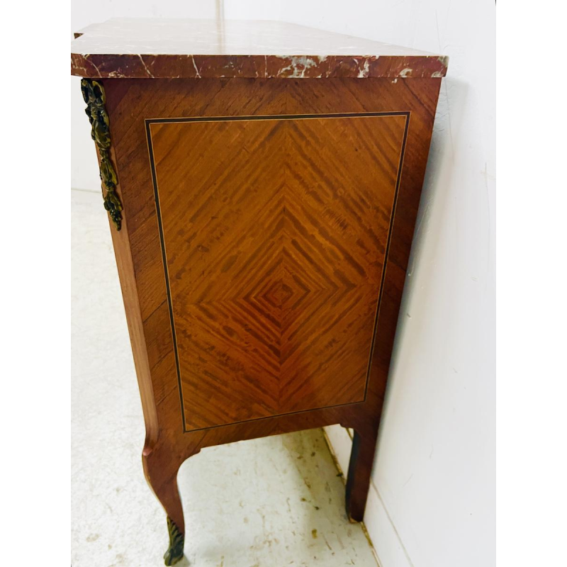 Commode with central projection in the transitional Louis XV/Louis XVI style – early 20th century
