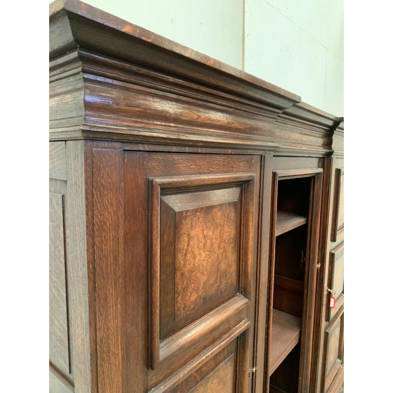 Renaissance-style bookcase in solid oak – 20th century