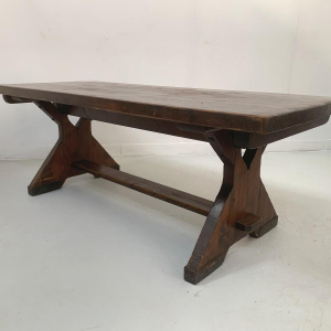 Kloostertafel van massief sparrenhout – 20e eeuw