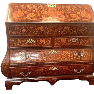 Commode scriban en marqueterie hollandaise – XVIIIᵉ siècle