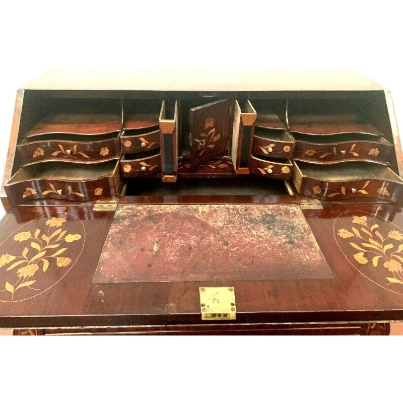 Scriban chest of drawers in Dutch marquetry – 18th century