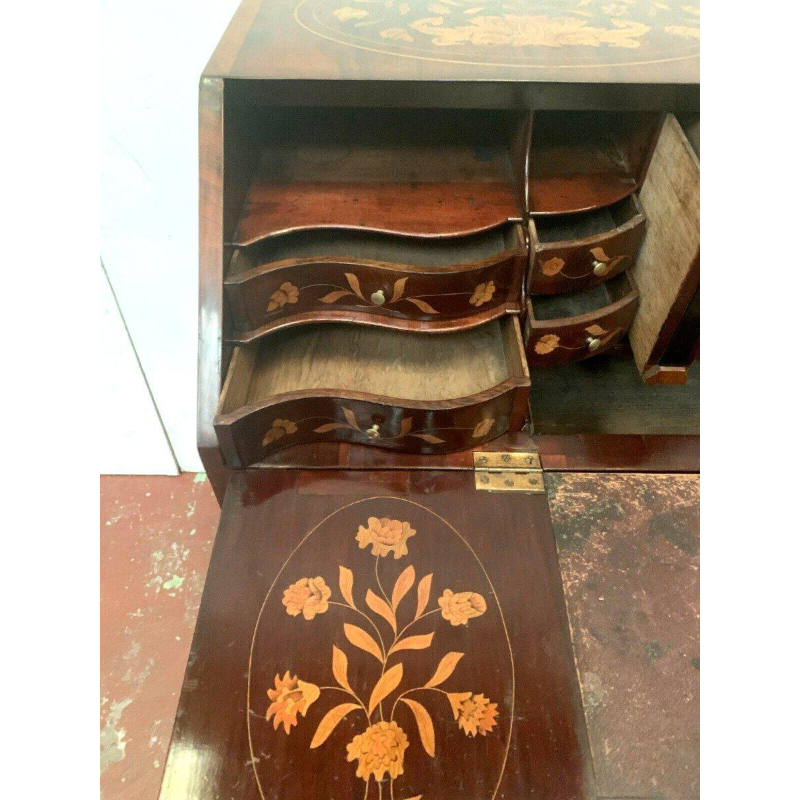 Commode scriban en marqueterie hollandaise – XVIIIᵉ siècle