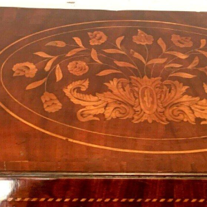 Scriban ladekast in Hollandse marqueterie – 18e eeuw