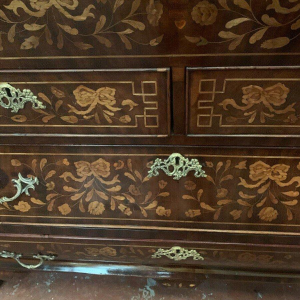 Commode scriban en marqueterie hollandaise – XVIIIᵉ siècle