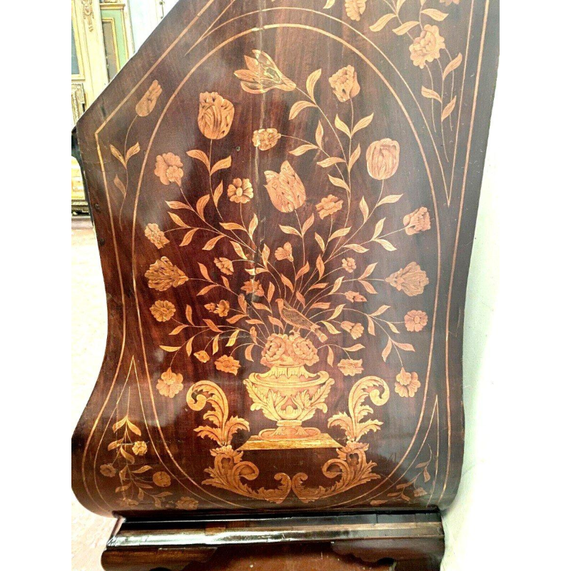 Scriban chest of drawers in Dutch marquetry – 18th century