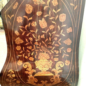 Commode scriban en marqueterie hollandaise – XVIIIᵉ siècle