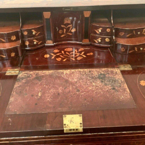 Commode scriban en marqueterie hollandaise – XVIIIᵉ siècle