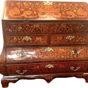Commode scriban en marqueterie hollandaise – XVIIIᵉ siècle