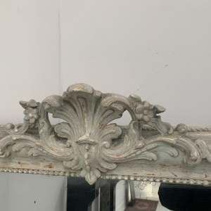 Miroir de style Louis XV en bois et stuc patiné – XIXᵉ siècle