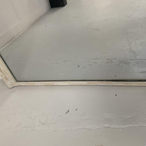 Spiegel in Lodewijk XV-stijl van hout en gepatineerd stucwerk – 19e eeuw