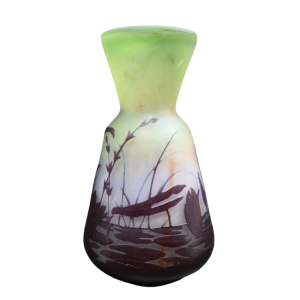 Emile Gallé, Art Deco pâte de verre vaas, decoratie 'Sprinkhaan', ca 1900 / 1920