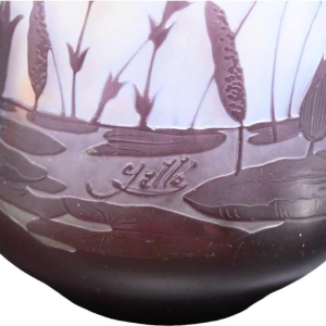 Emile Gallé, Art Deco pâte de verre vaas, decoratie 'Sprinkhaan', ca 1900 / 1920