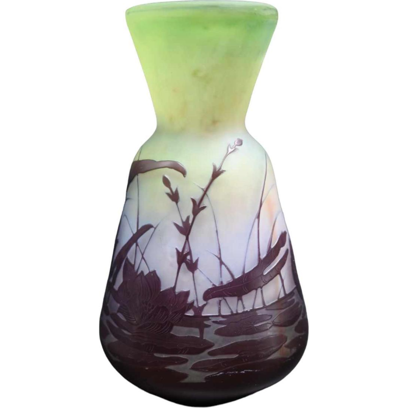 Emile Gallé, Art Deco pâte de verre vaas, decoratie 'Sprinkhaan', ca 1900 / 1920