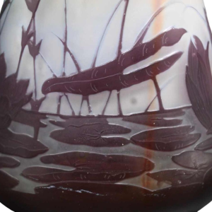 Emile Gallé, Art Deco pâte de verre vaas, decoratie 'Sprinkhaan', ca 1900 / 1920