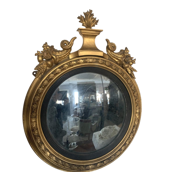 Miroir sorcière à fronton en bois sculpté et doré – XIXᵉ siècle