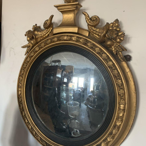 Miroir sorcière à fronton en bois sculpté et doré – XIXᵉ siècle