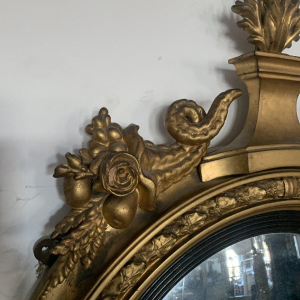Miroir sorcière à fronton en bois sculpté et doré – XIXᵉ siècle