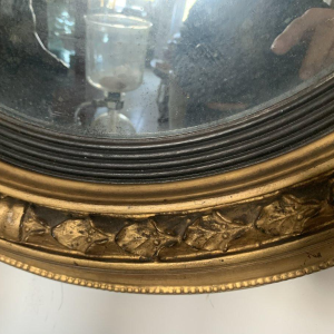 Miroir sorcière à fronton en bois sculpté et doré – XIXᵉ siècle