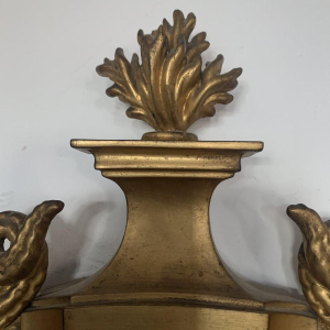 Miroir sorcière à fronton en bois sculpté et doré – XIXᵉ siècle