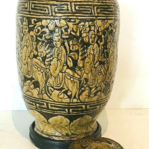 Covered vase in crackled earthenware, chinoiserie decoration of figures, horse and salamander – 19th century