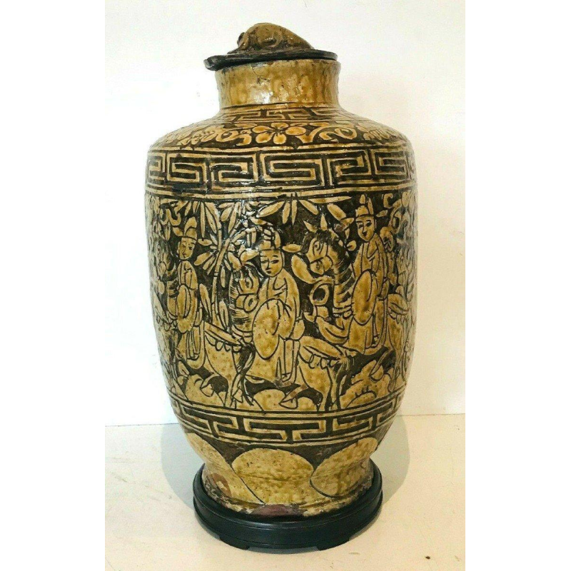 Vase couvert en faïence craquelée, décor chinoisant de personnages, cheval et salamandre – XIXᵉ siècle