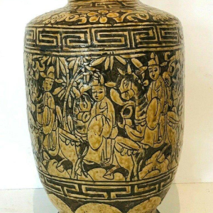 Vaas met deksel van gebarsten aardewerk, versierd met chinoiserie-figuren, een paard en een salamander – 19e eeuw