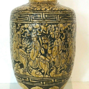 Vaas met deksel van gebarsten aardewerk, versierd met chinoiserie-figuren, een paard en een salamander – 19e eeuw