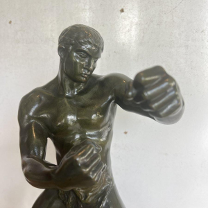« Le Boxeur » sculpture en bronze à patine brun / vert – XXᵉ siècle