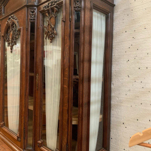 Liège-style buffet in two parts, made of patinated solid oak – 20th century