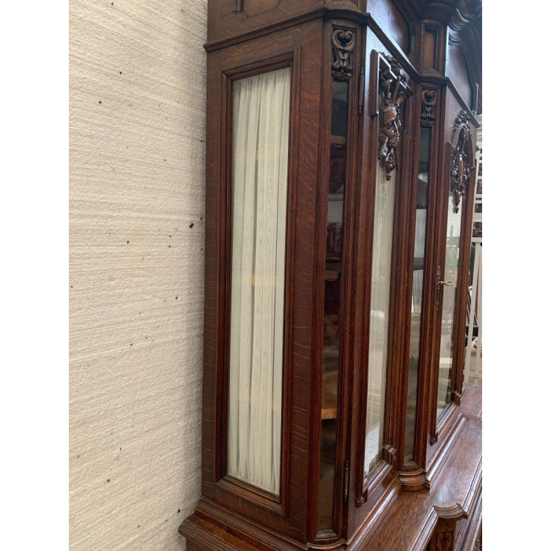 Buffet liégeois en deux corps en chêne massif patiné – XXᵉ siècle