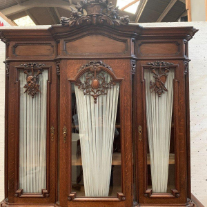 Buffet liégeois en deux corps en chêne massif patiné – XXᵉ siècle