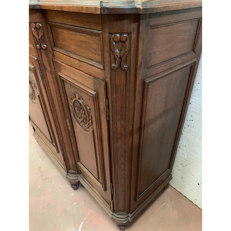 Buffet liégeois en deux corps en chêne massif patiné – XXᵉ siècle