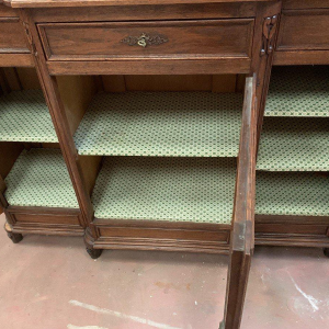 Buffet liégeois en deux corps en chêne massif patiné – XXᵉ siècle